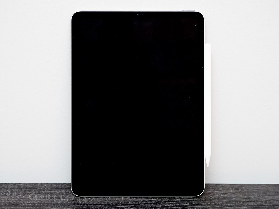 iPad mit Bildschirm und Gehäuse